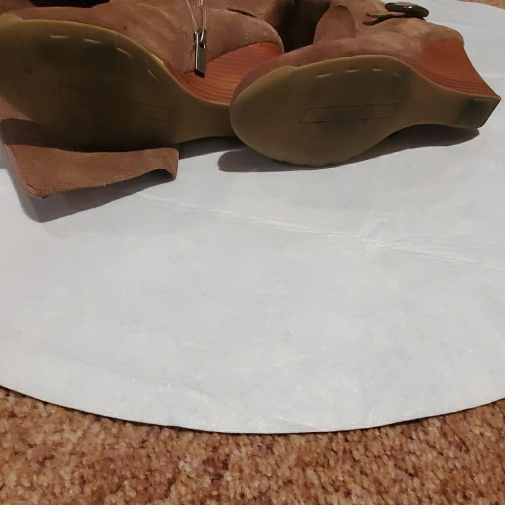 Boots - Picture 4 of 4